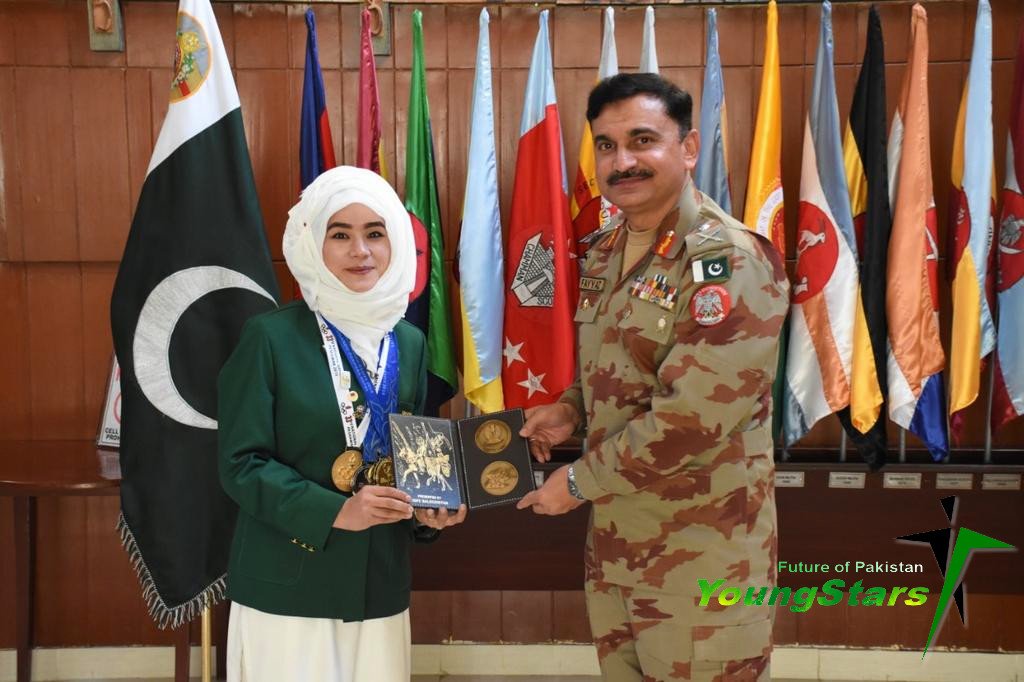 FC Baluchistan  Major General Fayaz Hussain Shah presenting appreciation award to our young star of Pakistan